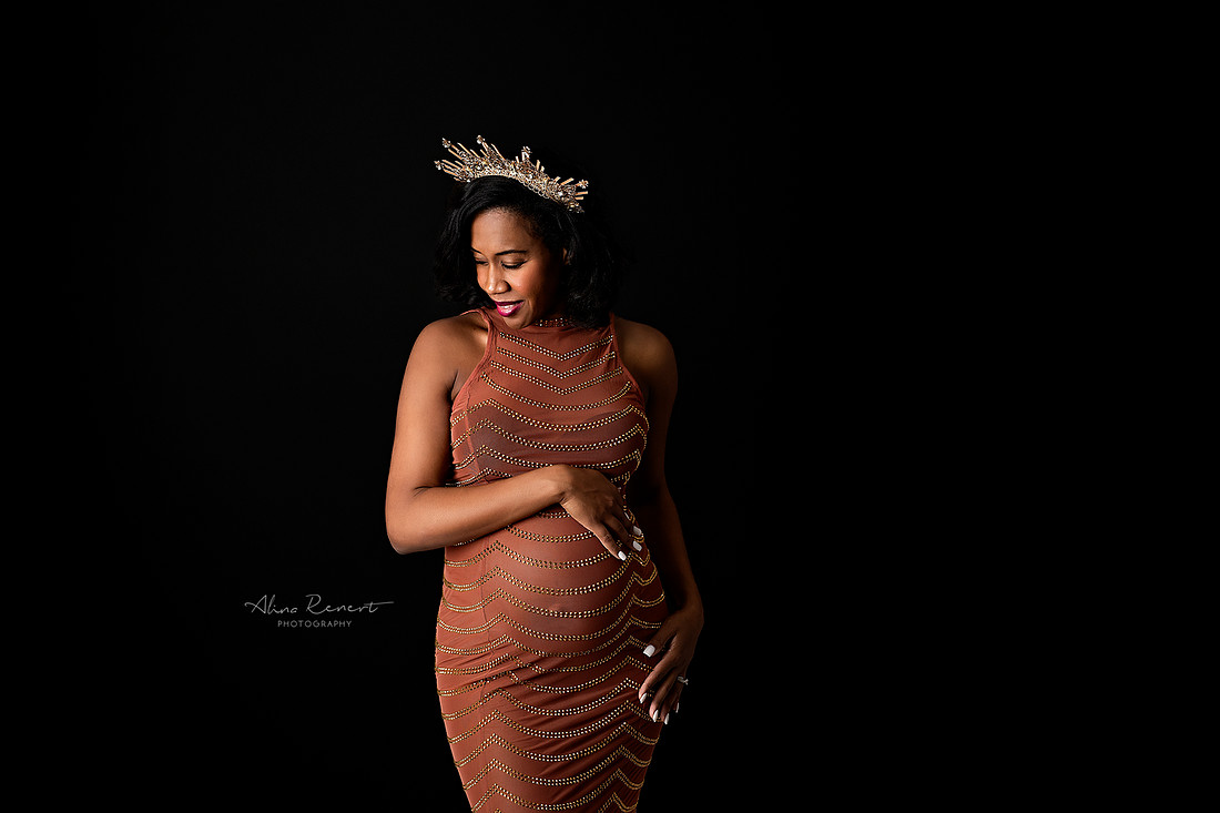 Timeless newborn, milestone, cake smash & first-year photography in Wheeling, IL. Serving Buffalo Grove, Northbrook, Arlington Heights & Chicago families. Weekday sessions.