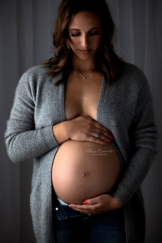 Modern maternity photography in Wheeling, Illinois focusing on the connection between mom and the baby bump.