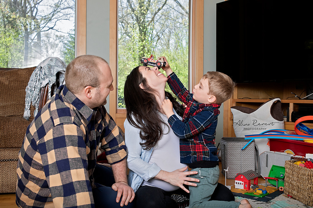 In-Home-Lifestyle-Maternity-Session-Chicago Photographer Alina Renert 