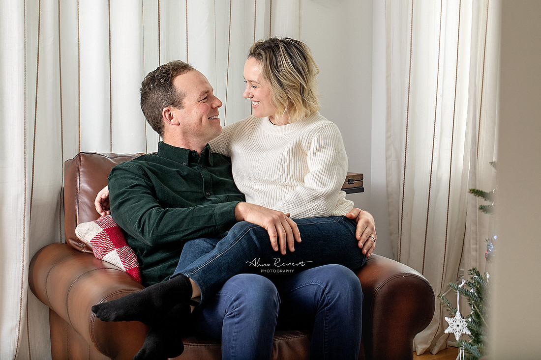 Parents and kids snuggling during an in-home lifestyle holiday family photography session with Alina Renert, Wheeling, IL. 