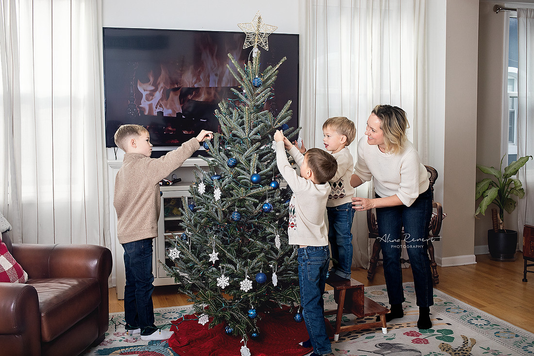 Chicago Lifestyle Christmas Family Photographer Alina Renert - Madaras-43 copy