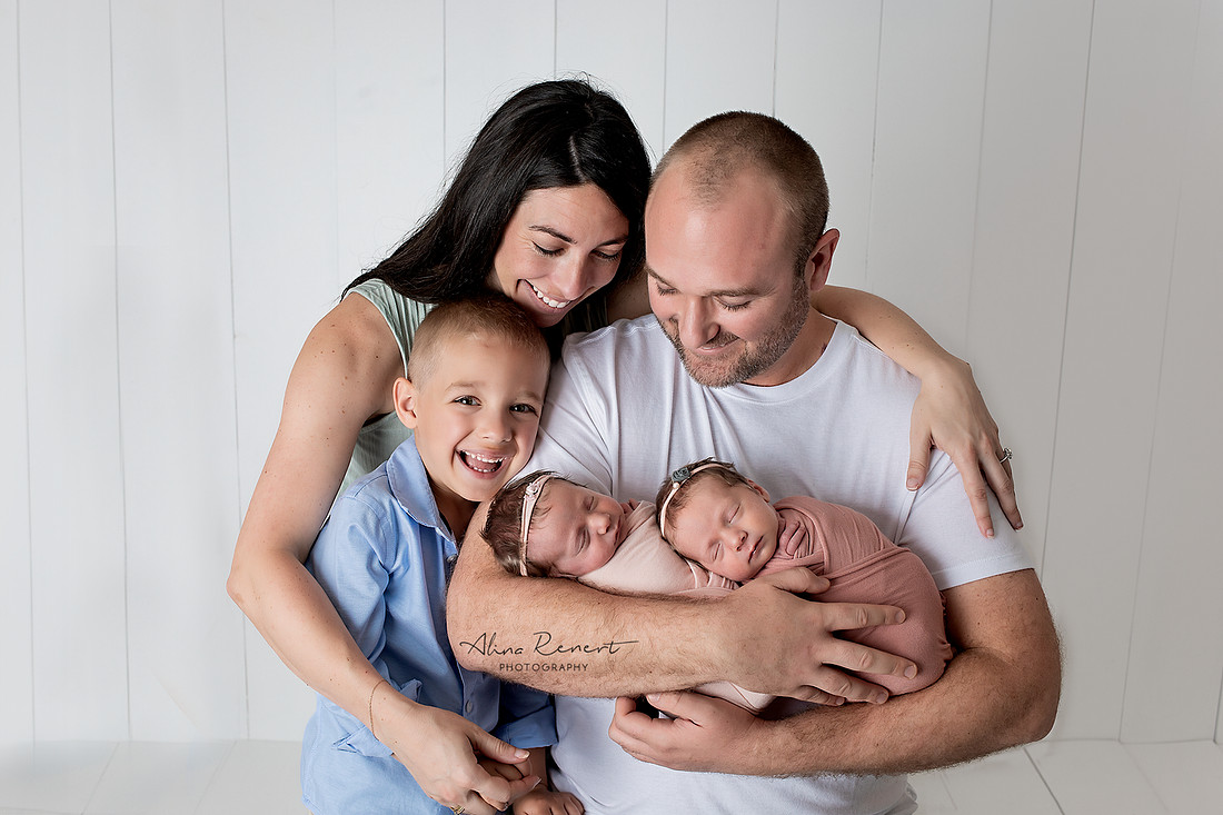 Chicago Twin Newborn Photographer Alina Renert