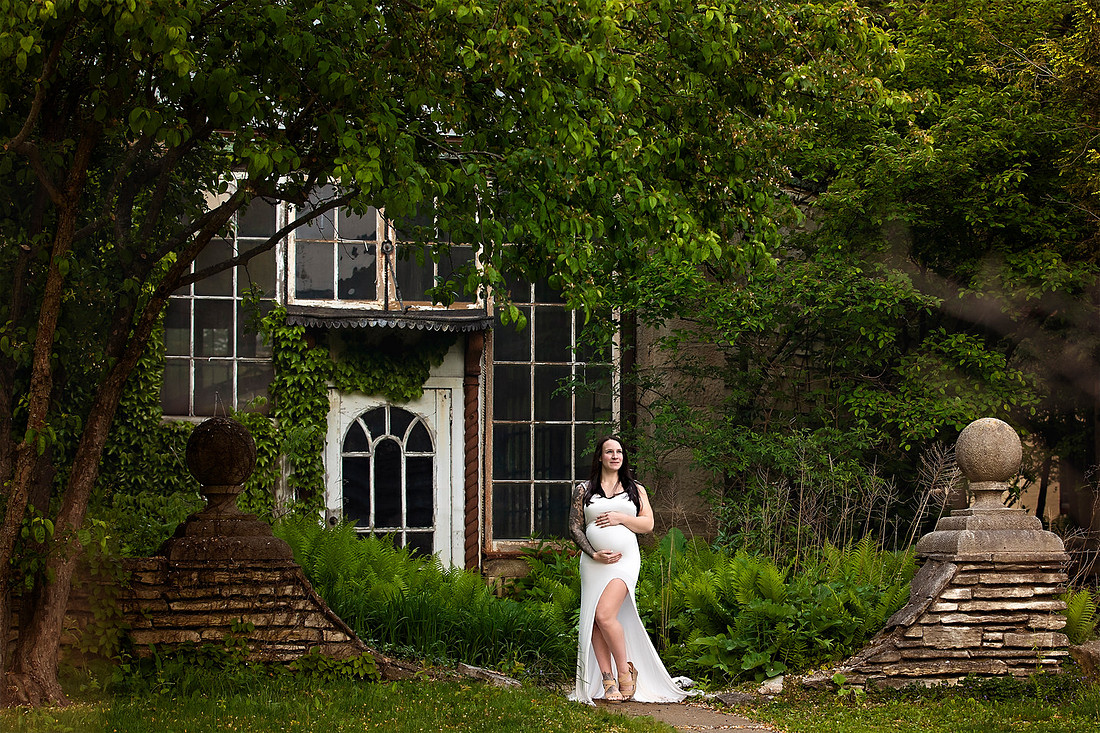 Chicago Outdoor Maternity Photographer Alina Renert