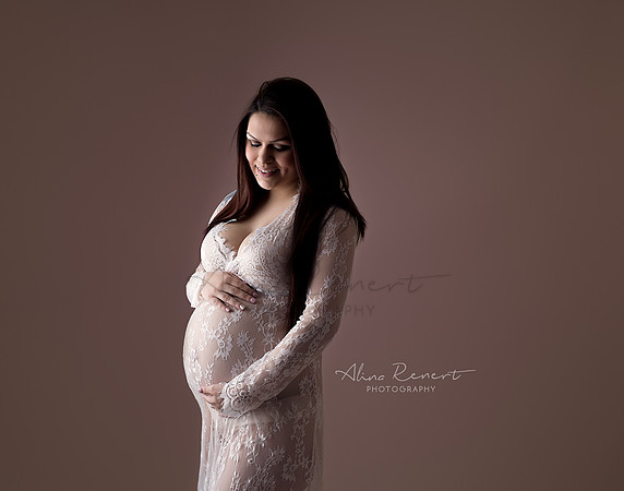Chicago Studio Maternity Photographer Alina Renert_-10 copy