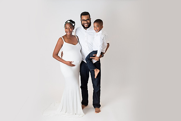 Chicago Studio Maternity Session - Alina Renert Photography