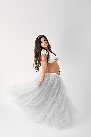 Chicago Studio Maternity Session - Alina Renert Photography