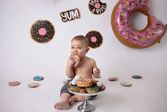 Chicago Baby Milestone Donut Smash with Alina Renert Photography - Sasha-6 copy