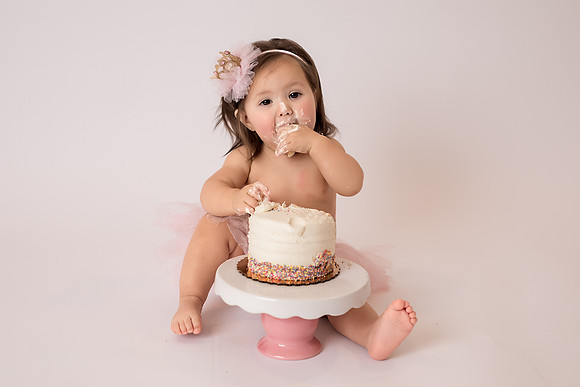 Chicago Studio Cake Smash Photographer - Alina Renert - Arianna-52 copy